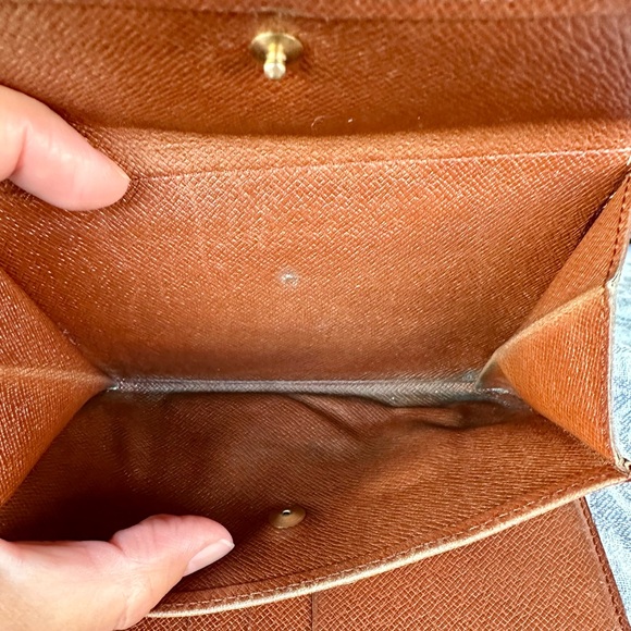 Louis Vuitton Monogram Oversized Trifold Wallet - Picture 5 of 9